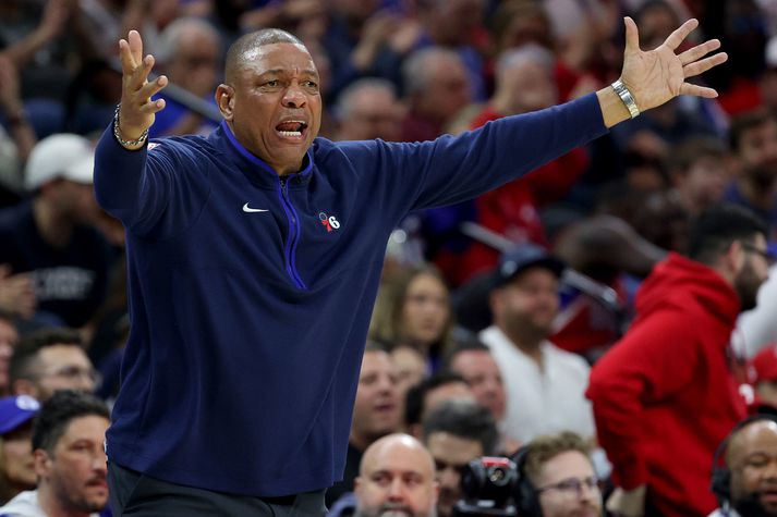  Doc Rivers þjálfar lið Philadelphia 76ers ekki áfram.