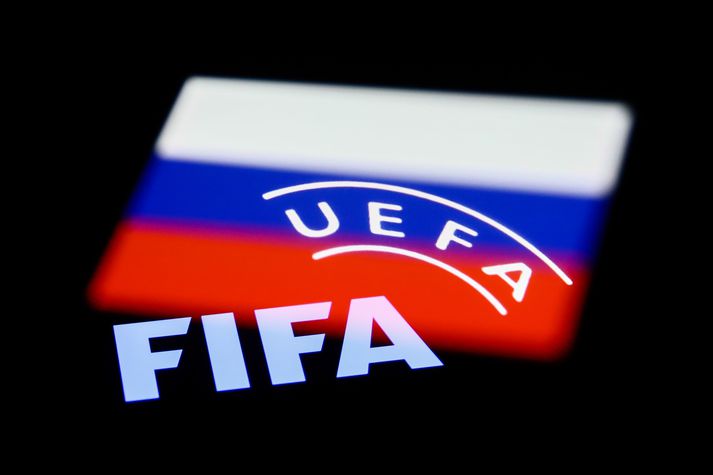 FIFA og UEFA hafa ákveðið að banna rússnesk lið frá keppnum á vegum sambandanna.