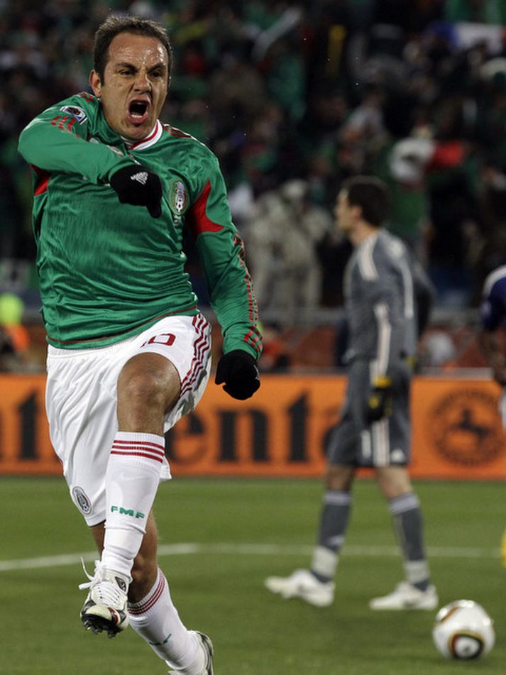 Cuauhtémoc Blanco fagnar marki sínu í kvöld.