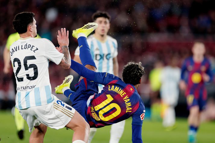 Lamine Yamal skoraði glæsilegt mark með bakfallsspyrnu. 