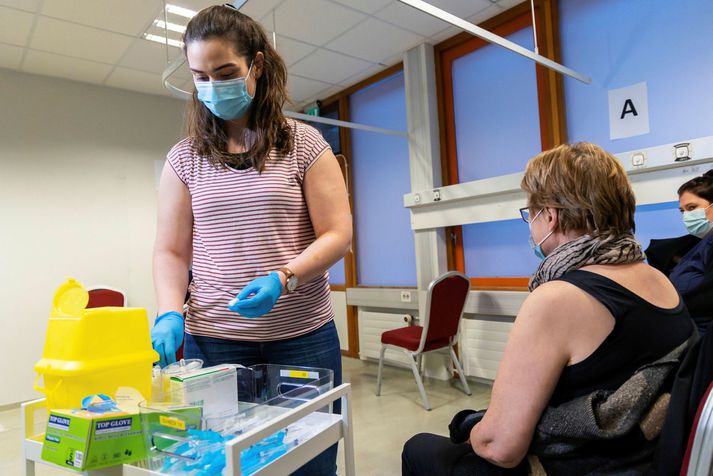 Um 400 heilbrigðisstarfsmenn voru bólusettir með efni AstraZeneca fyrr í mars.