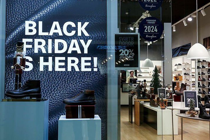 Föt og skór hækkuðu á milli mánaða, meðal annars vegna þess að tilboðsdögum lauk.