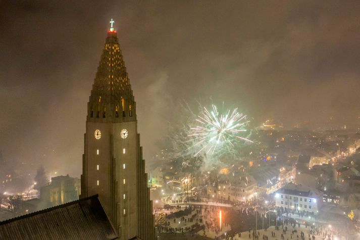 Opið er á flestum sölustöðum flugelda til klukkan 16 í dag.