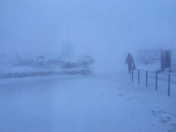 Svona var um að litast á Þingvöllum í gær. Skyggni lítið sem ekkert.