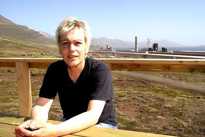 Lára Eiríksdóttir ræstitæknir Kveðst mjög ánægð með uppbygginguna á Austurlandi. Hún þakkar Kárahnjúkavirkjun hversu hröð uppbyggingin hefur verið.