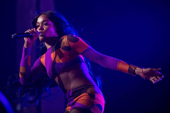 Margir velta því fyrir sér hvort Azealia Banks sé að eyðileggja feril sinn með hegðun sinni á samfélagsmiðlum.