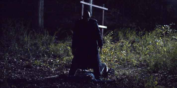 Kvikmynd Erlings Óttars, Child Eater, gerist í litlum bæ í Bandaríkjunum og segir frá ungri stúlku sem er fengin til að passa lítinn strák sem síðan hverfur sporlaust.