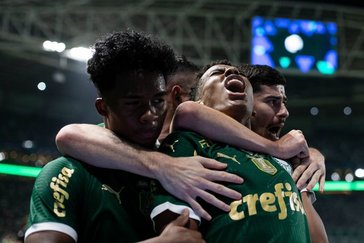 Estevao Willian fagnar marki með Palmeiras í bikarleik á móti Botafogo.