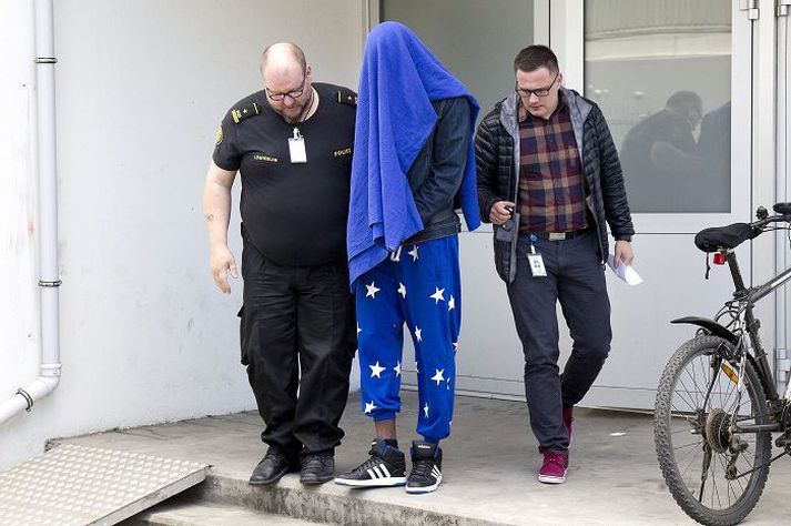 Maðurinn var leiddur fyrir dómara í gær og úrskurðaður í fjögurra vikna gæsluvarðhald.