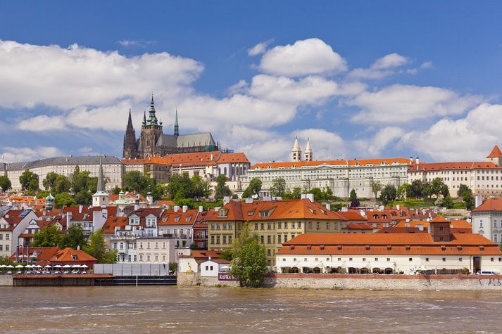 Flogið verður tvisvar sinnum í viku til Prag frá Keflavíkurflugvelli næsta sumar.
