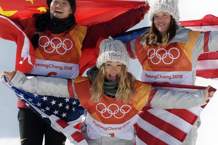 Chloe Kim fagnar sigri.