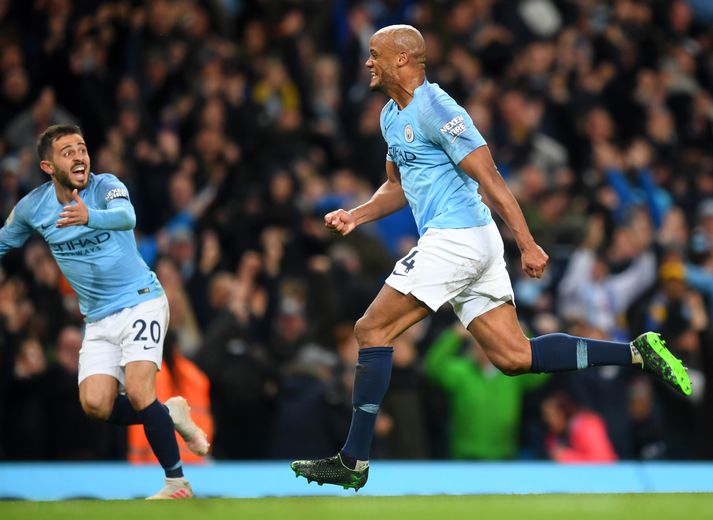 Kompany fagnar sigurmarkinu.