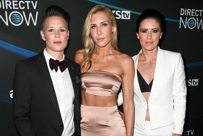 Ali Krieger (til hægri) og Ashlyn Harris (til vinstri) með Allie Long (í miðjunni) sem er með þeim í bandaríska landsliðnu.