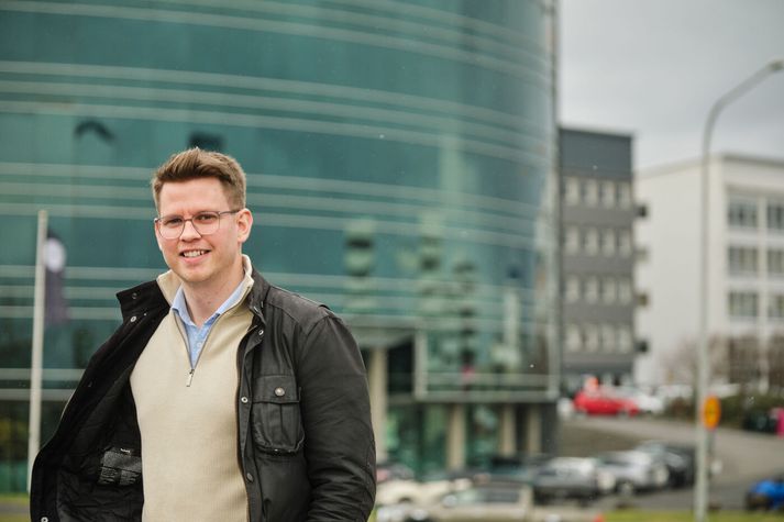 Bjarni Bragi Jónsson, einn stofnenda og framkvæmdastjóri Raxiom, hefur sérhæft sig í notkun gervigreindar í mörg ár, fyrst í ráðgjafahlutverki fyrir stór fyrirtæki í Sviss. Raxiom þróaði hugbúnaðinn Jónsbók sem styðst við gervigreind fyrir lagasafn Íslands og lagasafn EES og þótt fyrirtækið hafi verið stofnað í fyrra, eru notendur kerfisins nú þegar 300 talsins. 