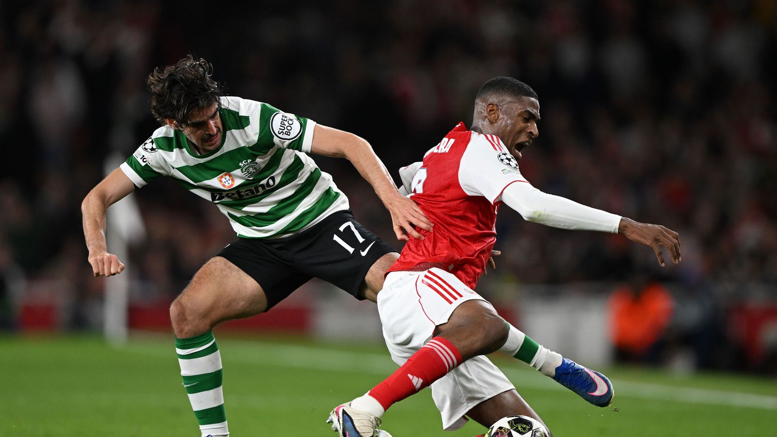 Arsenal tókst ekki að skora en komst samt á­fram í undan­úr­slit