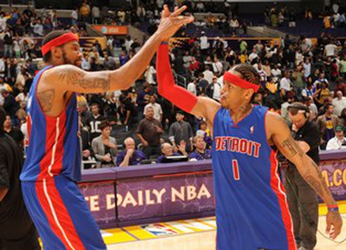 Rasheed Wallace og Allen Iverson skoruðu samtals 50 stig fyrir Detroit í sigrinum á Lakers í nótt