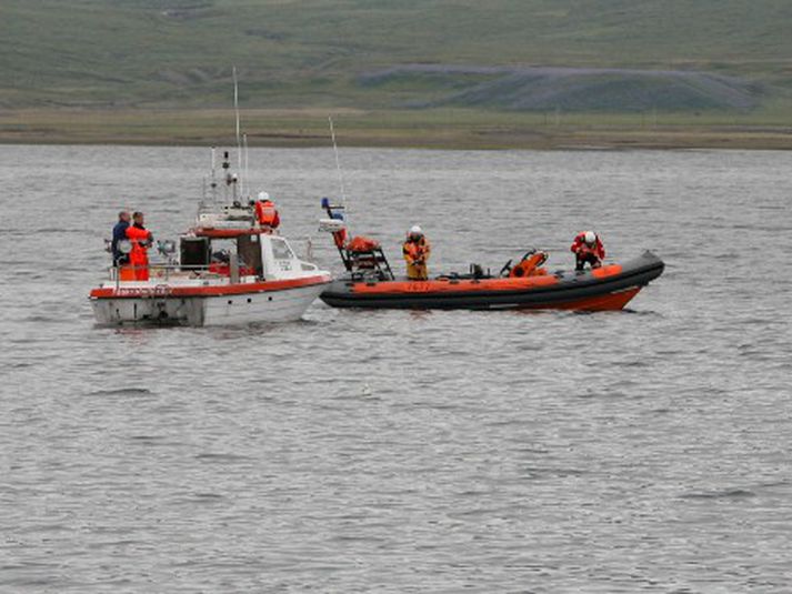 Björgunarsveitarmenn sjást hér koma til hafnar á Fáskrúðsfirði. Mynd/Jens Hjelm