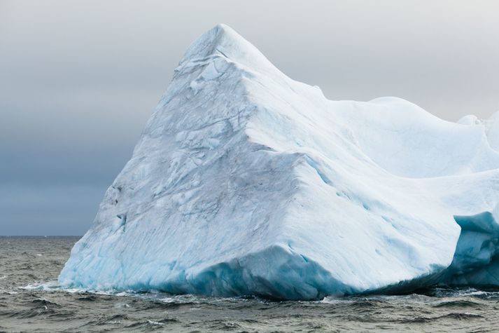 Ísjaki í Laptev-hafi norður af Síberíu. Íslaust var þar fram í blálok október. Það hefur ekki gerst áður frá því að gervihnettir byrjuðu að mæla útbreiðslu hafíss á 8. áratug síðustu aldar.