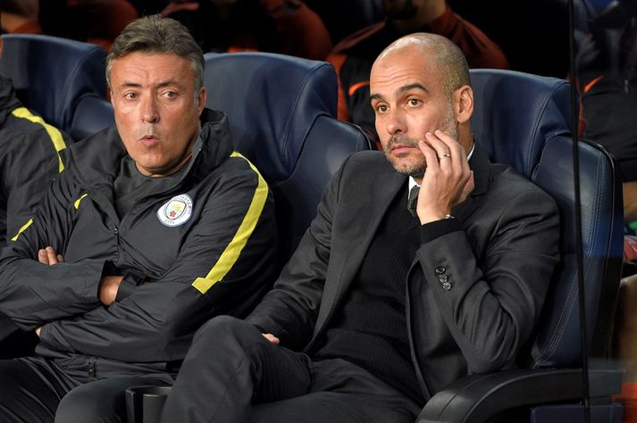 Pep á bekknum í leiknum í Barcelona.