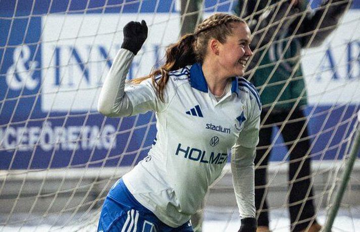 Sigdís Eva Bárðardóttir fagnar öðru marka sinna í leiknum.