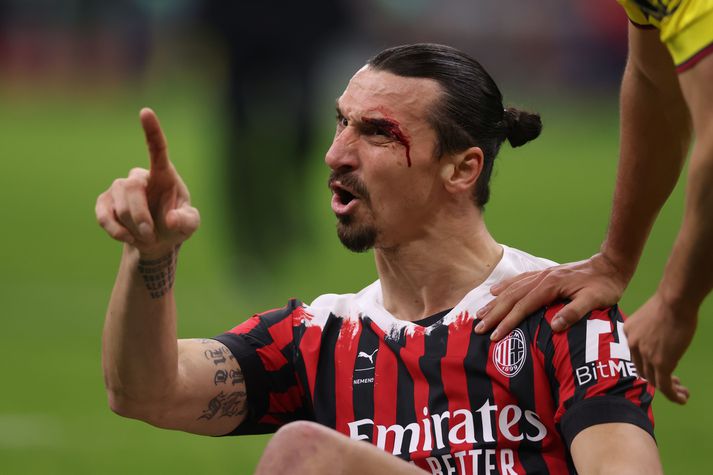 Zlatan Ibrahimović og félagar eru í harðri baráttu við Napoli og nágranna sína í Inter.