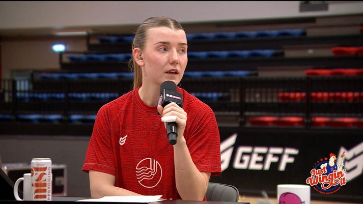 Þóra Kristín Jónsdóttir getur gætt sér á vængjum frá Just wingin' it eftir að hafa verið valin maður leiksins í gærkvöld.