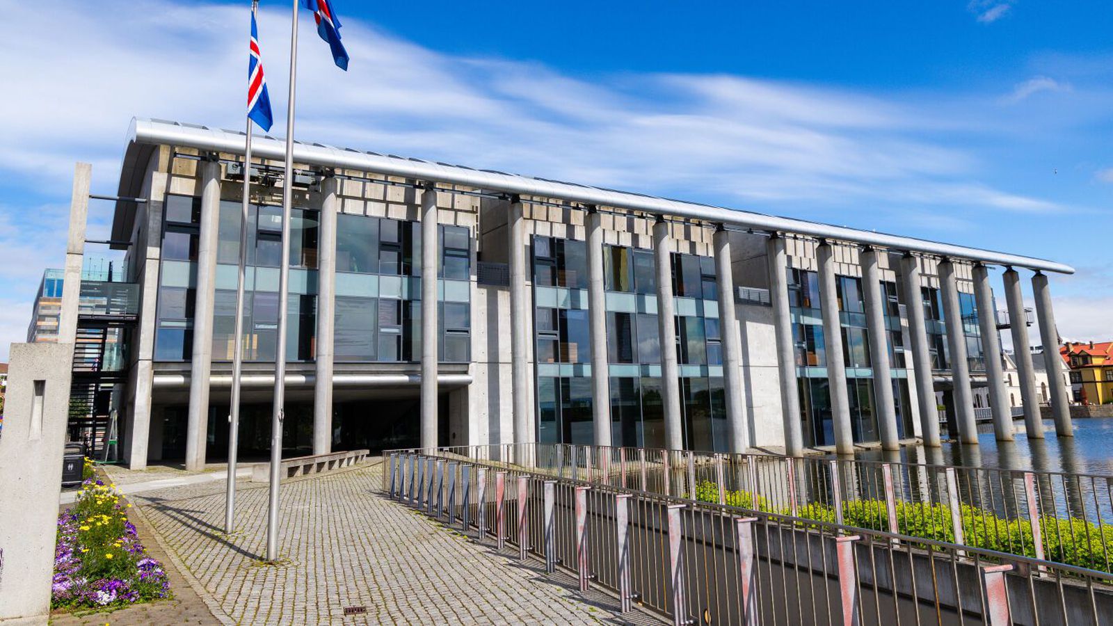 Tugir starfs­manna Reykja­víkur veiktust