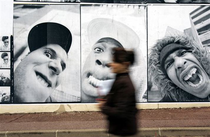Ljósmyndasýning í Seine-Saint-Denis í úthverfi Parísar þar sem reynt er að breyta staðalímynd unga fólksins í úthverfunum.