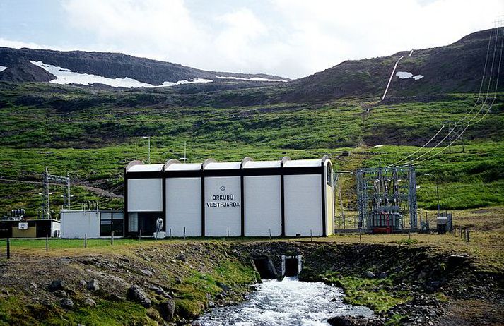 Mjólká. Munurinn á raforku og hitaveitu til hitunar iðnaðar- og verslunarhúsnæðis getur numið yfir 300 prósentum.