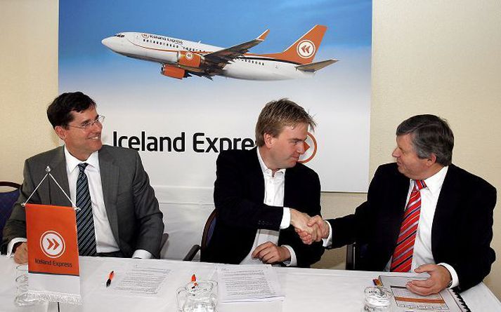 Frá undirskrift samninga um nýju Boeing vélarnar.