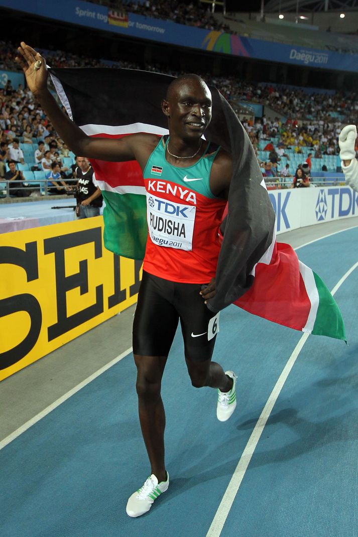 David Lekuta Rudisha fangar hér heimsmeistaratitlinum.