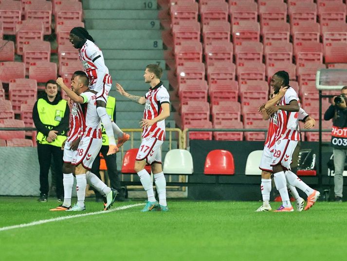 Logi Tómasson fagnar með liðsfélögum sínum í Samsunspor í kvöld.