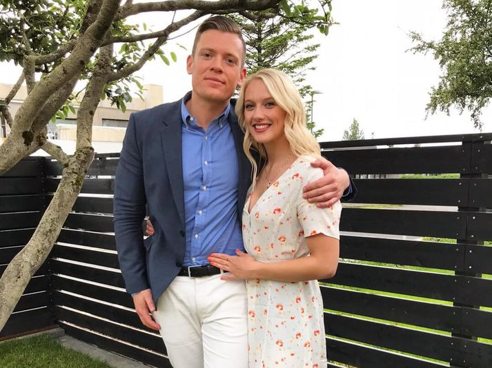 Teddi ponza, eins og hann er kallaður, tók á móti dóttur sinni á bílaplaninu fyrir utan heimili fjölskyldunnar í Kópavogi síðastliðinn fimmtudag.