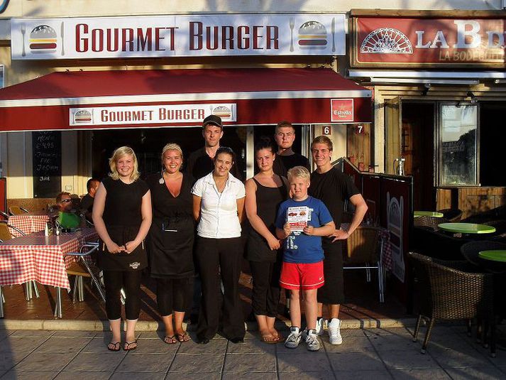 Starfsfólk Gourmet Burger í ferðmannaborginni Torrevieja á Spáni.