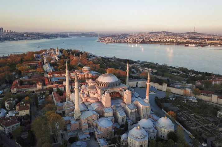 Ægisif er helsta kennileiti Istanbúl. Hún var lengi vel stærsta dómkirkja í heimi.