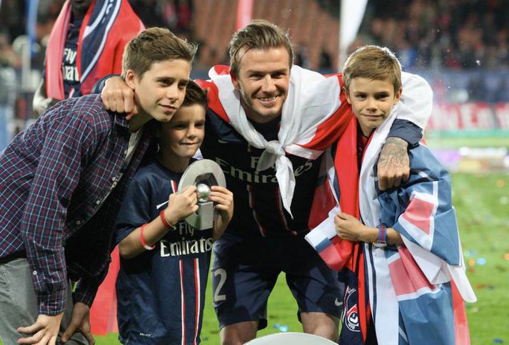 David Beckham ásamt sonum sínum í París í gærkvöldi.