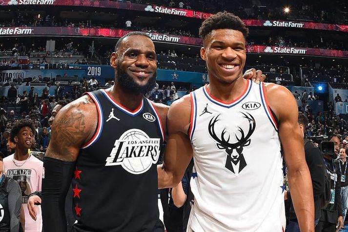 LeBron James og Giannis Antetokounmpo eru tvær af stærstu stjörnum NBA-deildarinnar og voru mögulega á leiðinni til Íslands áður en NBA ákvað að spila allt í Disney World.