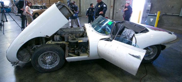 Jaguar E-Type bíllinn kominn aftur til eiganda síns.