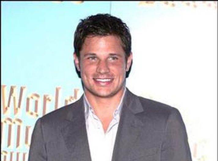 Nick Lachey Bar upp bónorð en var hafnað af kærustu sinni, Vanessu Minnillo.
