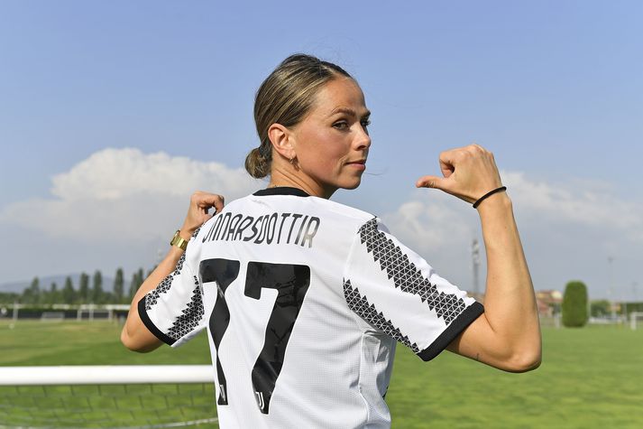 Sara Björk Gunnarsdóttir skrifaði undir tveggja ára samning við ítalska stórliðið Juventus í dag.