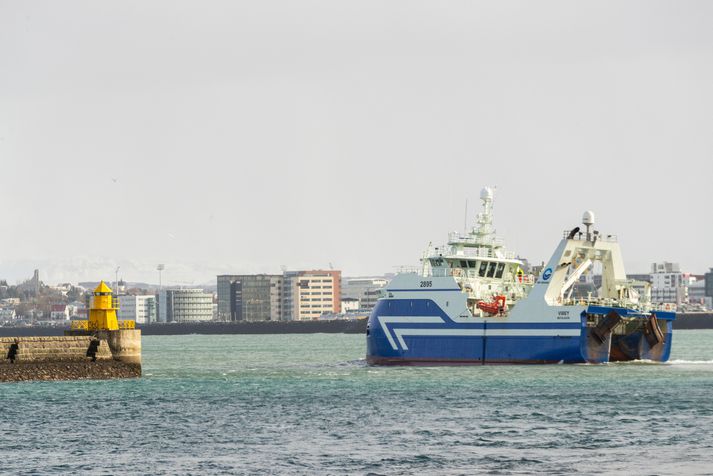 Breytingar hafa þegar orðið á lífríki í hafinu í kringum Ísland vegna hnattrænnar hlýnunar. Hún gæti haft áhrif á fiskveiðar Íslendinga í framtíðinni.