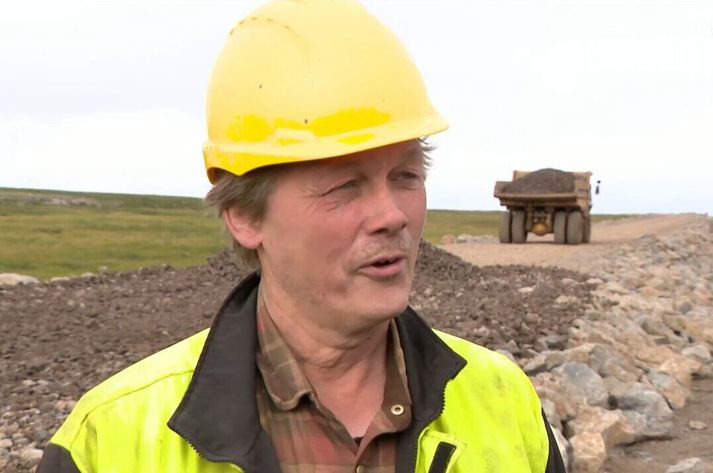 Sigurbergur Konráðsson er verkstjóri Skútabergs í vegagerðinni á Brekknaheiði.