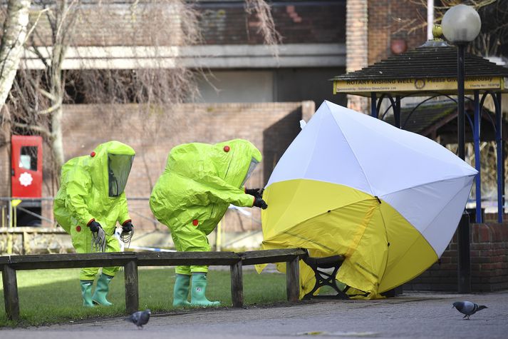 Sérfræðingar að störfum á vettvangi í Salisbury.