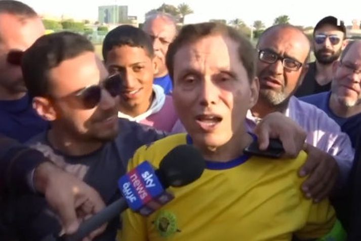 Ezzeldin Bahader var umkringdur blaðamönnum eftir leikinn.