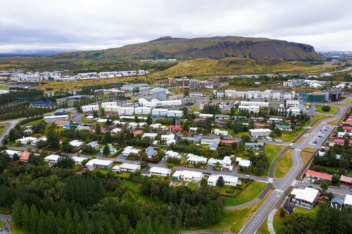 Nýr meirihluti í Mosfellsbæ ákvað að auglýsa stöðu bæjarstjóra í Mosfellsbær.