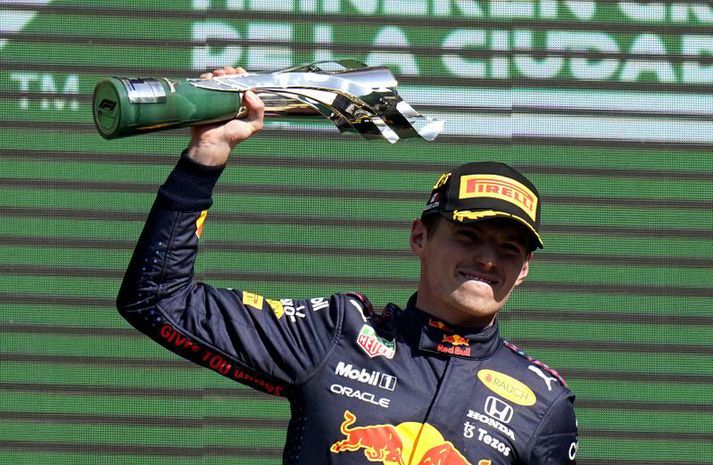 Max Verstappen fagnar sigri í Mexíkó í gær.