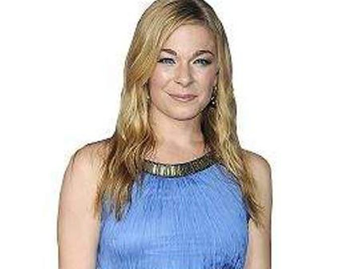 Sár LeAnn Rimes vildi halda stórt jólaboð en fær ekki þá ósk uppfyllta.