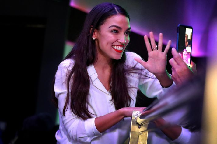 Alexandria Ocasio-Cortez kom öllum á óvart þegar hún hafði betur gegn fulltrúadeildarþingmanninum Joe Crowley í forvali Demókrataflokksins í júní.