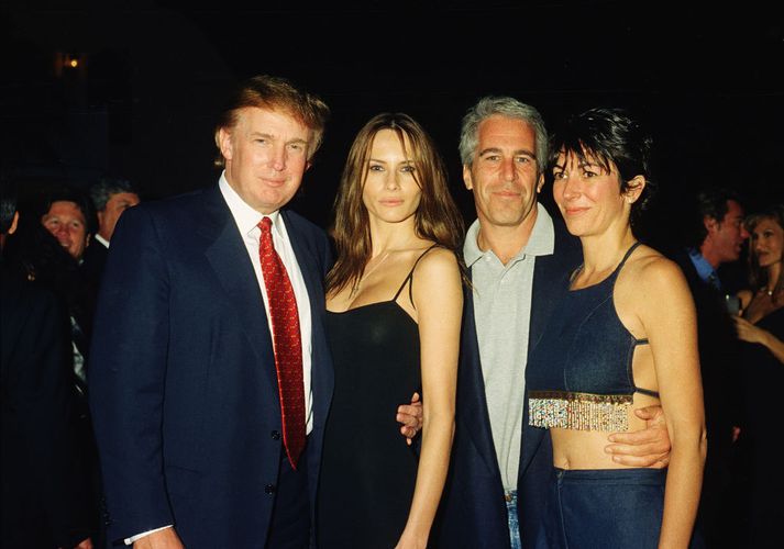 Trump, eiginkona hans Melania, Epstein og Maxwell í Mar-A-Lago árið 2000.