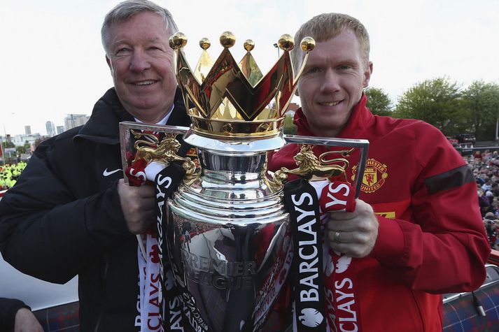 Sir Alex Ferguson og Paul Scholes með ellefta úrvalsdeildartitilinn sem þeir unnu saman.